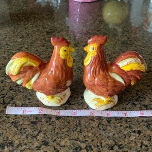Vintage Gates Ware Rooster salt & pepper shakers